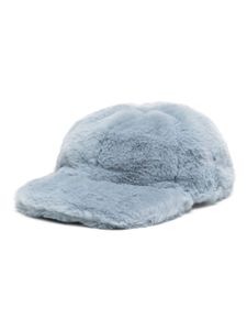 Stella McCartney casquette en fourrure artificielle à patch logo - Bleu