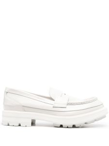 Alexander McQueen mocassins en cuir à semelle crantée - Blanc