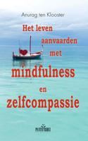 Het leven aanvaarden met mindfulness en zelfcompassie (Paperback)