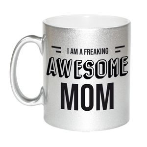 Moeder cadeau zilveren mok / beker I am a freaking awesome mom   -