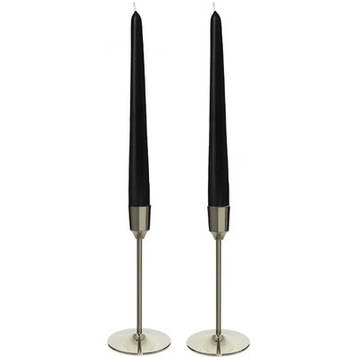 Kandelaars 2x aluminium zilver 20 cm met 12x zwarte dinerkaarsen