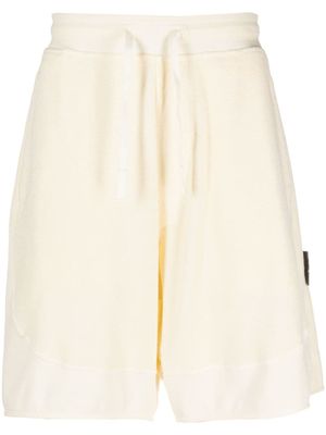 Stone Island Shadow Project short à design à empiècements - Jaune Stone Island Shadow Project short à design à empiècements - Jaune