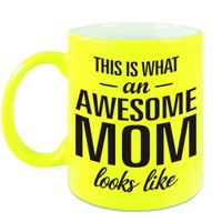 Awesome mom cadeau mok / beker neon geel voor Moederdag 330 ml