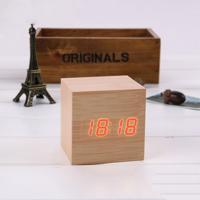 Multicolor geluiden controle houten klok moderne digitale LED Bureau alarm klok thermometer timer houten rood