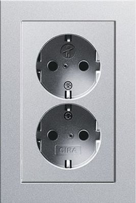 Dubbel stopcontact aluminium met Gira esprit aluminium afdekraam recht