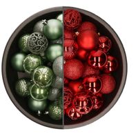 74x stuks kunststof kerstballen mix van salie groen en rood 6 cm - thumbnail