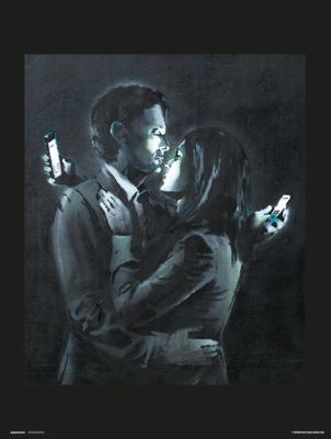 Kunstdruk Brandalised Mobile Phone Lovers Close 30x40cm