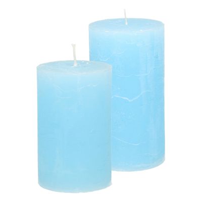 Stompkaarsen/cilinderkaarsen set - 2x - licht blauw - rustiek model Stompkaarsen/cilinderkaarsen set - 2x - licht blauw - rustiek model