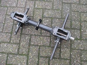 Tractie benzine tuinfrees powerplus POWXG7205 | Aandrijving
