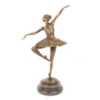 A BRONZE SCULPTURE OF A BALLERINA A BRONZE SCULPTURE OF A BALLERINA