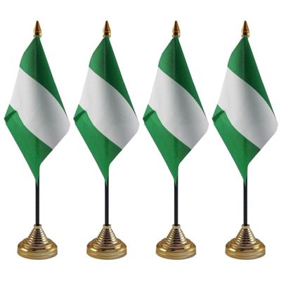 4x stuks Nigeria tafelvlaggetje 10 x 15 cm met standaard