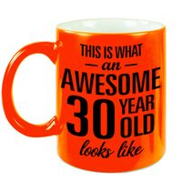 Awesome 30 year cadeau mok / beker neon oranje 330 ml - thumbnail