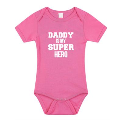 Daddy super hero - geboorte kraamcadeau - rompertje - roze - voor babys / meisjes Daddy super hero - geboorte kraamcadeau - rompertje - roze - voor babys / meisjes