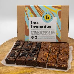 2 Smaken Brownie Box - 12 Brownies Per Post - Brievenbus Pakket - Box Brownies - Fair trade Belgische chocolade - 6 brownies per smaak - Cadeau