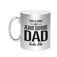 Awesome dad cadeau mok / beker zilver voor Vaderdag 330 ml Awesome dad cadeau mok / beker zilver voor Vaderdag 330 ml