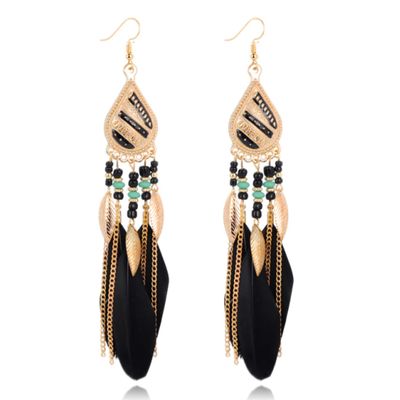 Bohemian oorhangers met zwarte veren en kraaltjes 135 mm