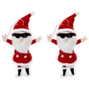 2x Kersthangers figuurtjes coole kerstman 12 cm