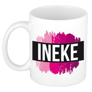 Naam cadeau mok / beker Ineke  met roze verfstrepen 300 ml   -