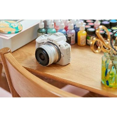 Canon EOS R50 wit + RF-S 18-45mm IS STM OUTLET