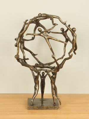Bronzen beeld Verbonden krachten, 36 cm