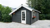 Lugarde Blokhut B23 500x400 cm - 44 mm- Zadeldak- Onbehandeld vurenhout- Lugarde