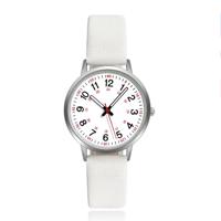 Fris horloge met witte band en rode accenten Fris horloge met witte band en rode accenten