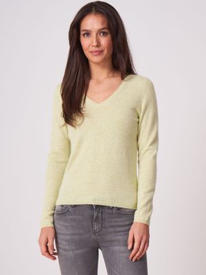 Basic fijngebreide V-hals trui van biologisch cashmere