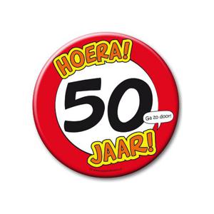 50 jaar XXL formaat verjaardag feest button - dia 10 cm - feestartikelen - tuinpop - Abraham/Sara