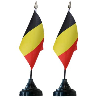 Vlag Belgie tafelvlaggetjes - 6x stuks - 10 x 15 cm vlag - met zwarte standaard