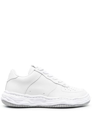 Maison MIHARA YASUHIRO baskets à perforations - Blanc