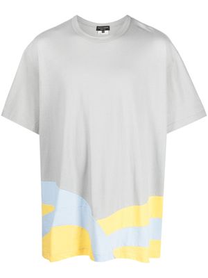 Comme des Garçons Homme Plus T-shirt met contrasterend detail - Grijs Comme des Garçons Homme Plus T-shirt met contrasterend detail - Grijs