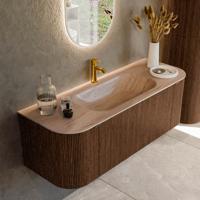 Badmeubel Mondiaz Kurve-Dlux | 130 cm | Meubelkleur Walnut | Wastafelkleur Saba | Solid surface | Wasbak midden spoelbak | 1 kraangat