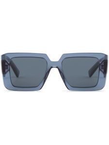 Prada Eyewear lunettes de soleil oversize à logo trianglulaure - Gris