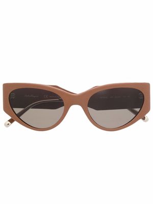 Ferragamo Eyewear lunettes de soleil à monture papillon - Tons neutres