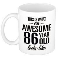 Awesome 86 year cadeau mok / beker 300 ml