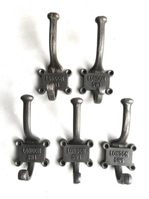 Kapstok haak industrieel &apos;London SW1&apos; giet ijzer SET VAN 5 railway 115mm