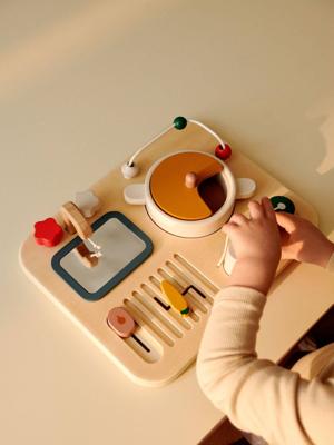Activiteitenbord chef-kok Magnus LIEWOOD meerkleurig