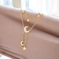 Goudkleurige ketting met maantjes en sterren - Sieraden - Spiritueelboek.nl