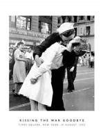Kunstdruk Photography Coll. - Kissing the War Goodbye 60x80cm