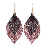 Dubbel gelaagde verlaat Tassel Earrings eenvoudige retro metalen blad-oren ornamenten (rood zwart)