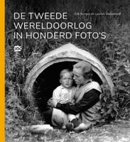 De Tweede Wereldoorlog in honderd foto&apos;s (Hardback)