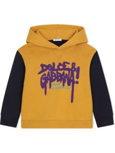 Dolce & Gabbana Kids hoodie à logo graffiti imprimé - Jaune