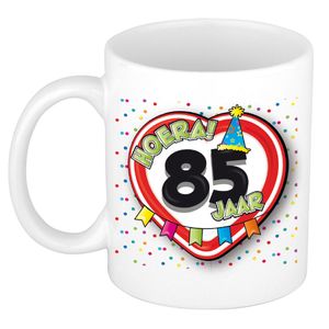 Verjaardag cadeau mok leeftijd 85 jaar - hartje verkeersbord - multi - keramiek - 300 ml   -