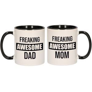 Dad en Mom freaking awesome zwart mok - Cadeau beker set voor Papa en Mama