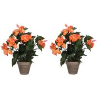 Kunstplant Hibiscus - 2x stuks - oranje - H40 x D30 cm - grijze pot - nepplant