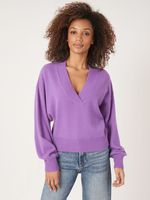 Cashmere trui met diepe geribde V-hals