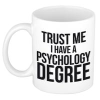 Trust me Psychology degree kado koffiemok - drinkbeker - Psychologie geslaagd - afstudeer cadeau