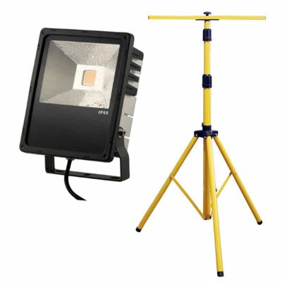 LED schijnwerper 50W 4000 lumen 3100K op hoog statief