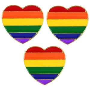 3x Regenboogvlag kleuren metalen hartje broche 3 cm   -