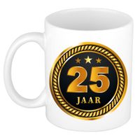 25 jaar cadeau mok / beker medaille goud zwart voor verjaardag/ jubileum - thumbnail